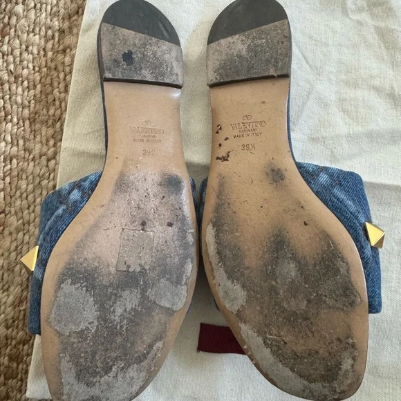 Valentino Garavani
Roman Stud
Matelassé Denim
Slide Sandal Size 39 1/2 - Picture 5 of 5